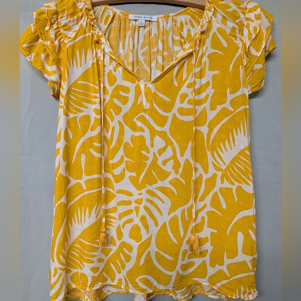 Rose & Olive Yellow and White Printed V-Neck Rayon Top Size M